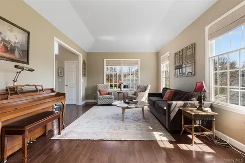 6 Bassett Court Baldwin Place NY 10505