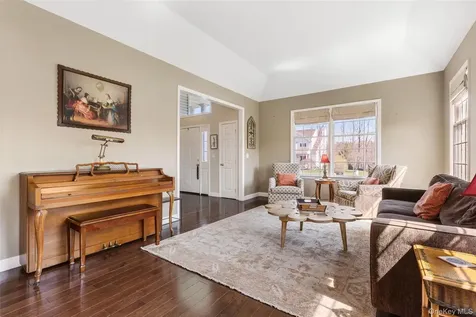 6 Bassett Court Baldwin Place NY 10505