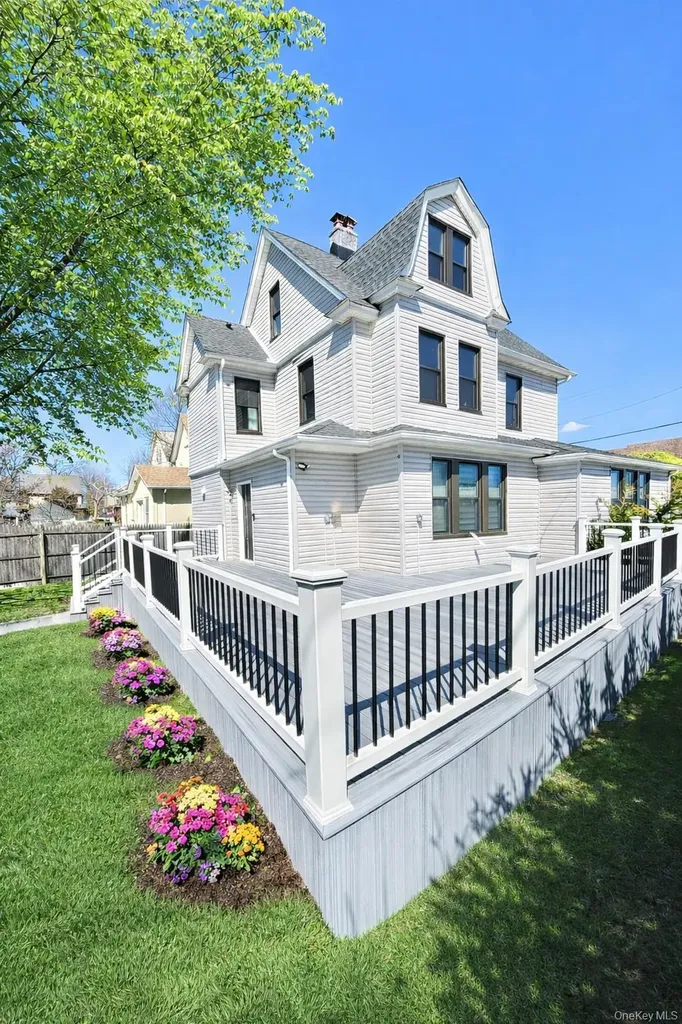 203 Washington Avenue Cedarhurst NY 11516