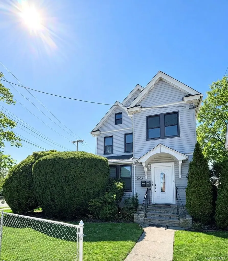 203 Washington Avenue Cedarhurst NY 11516