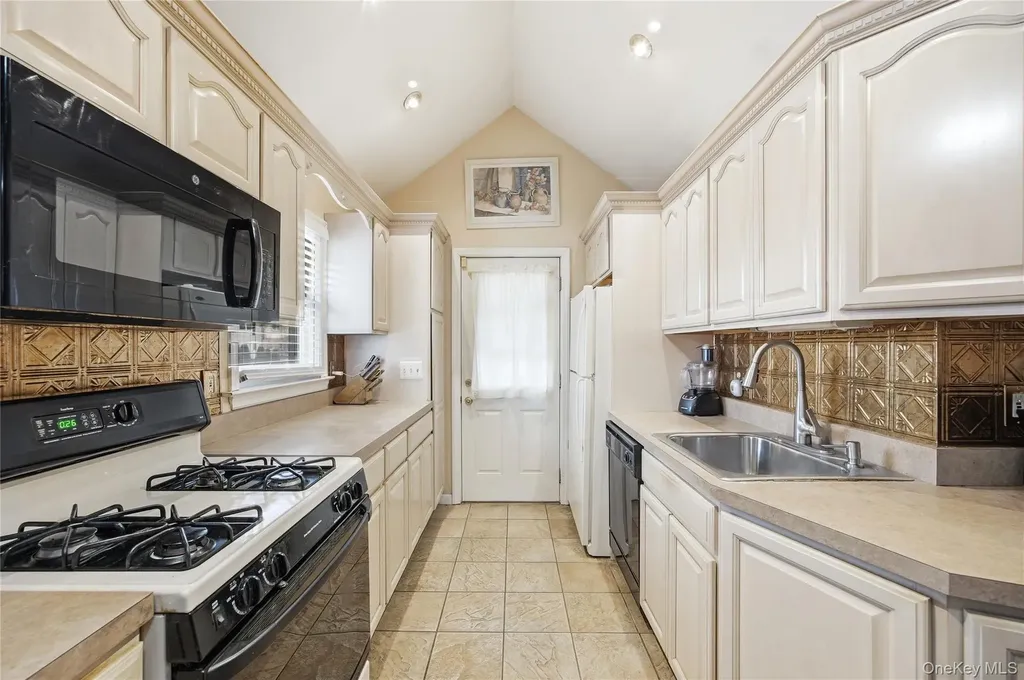 112 Judith Lane Valley Stream NY 11580