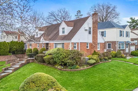 213-06 Richland Avenue Oakland Gardens NY 11364
