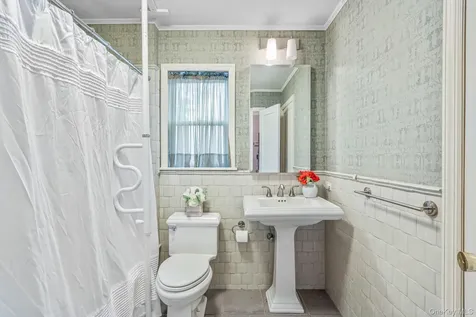 213-06 Richland Avenue Oakland Gardens NY 11364