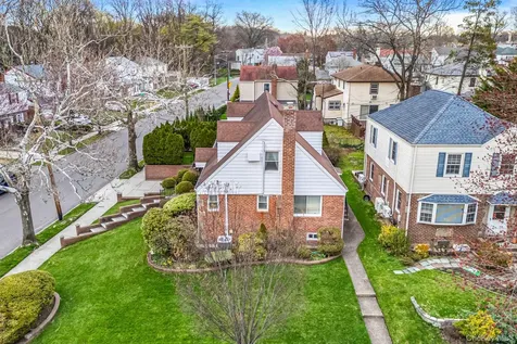 213-06 Richland Avenue Oakland Gardens NY 11364