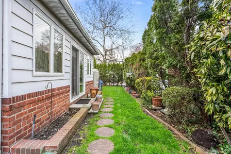213-06 Richland Avenue Oakland Gardens NY 11364