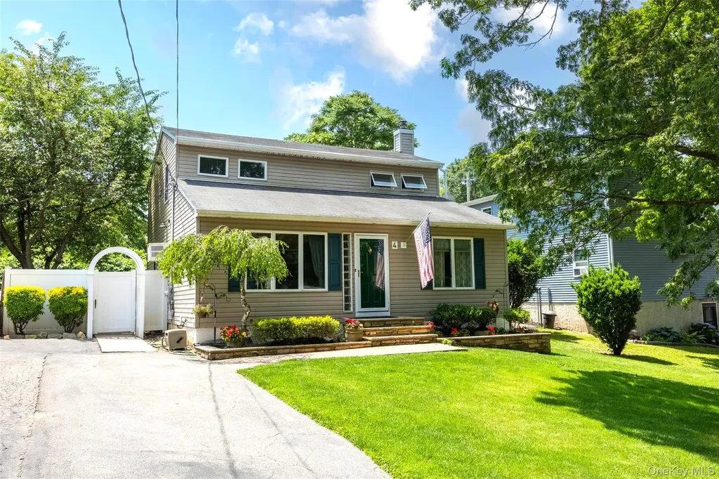 4 Awixa Place Selden NY 11784