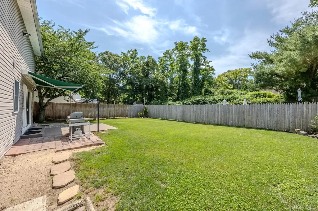 4 Awixa Place Selden NY 11784