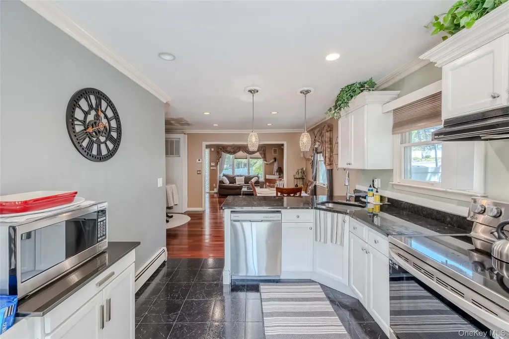 4 Awixa Place Selden NY 11784