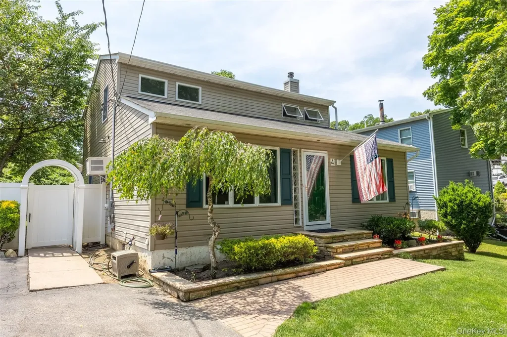 4 Awixa Place Selden NY 11784