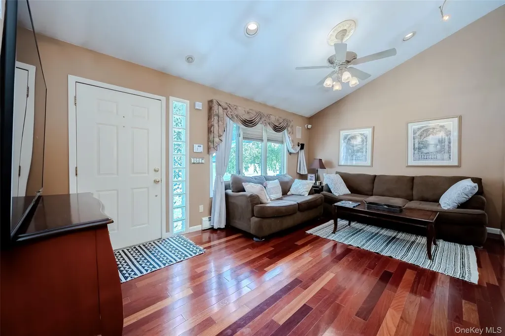 4 Awixa Place Selden NY 11784