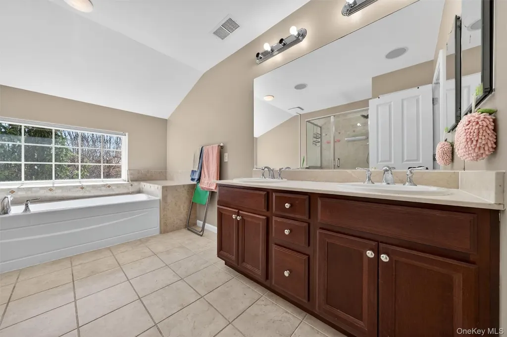 38 Putters Way Middletown NY 10940