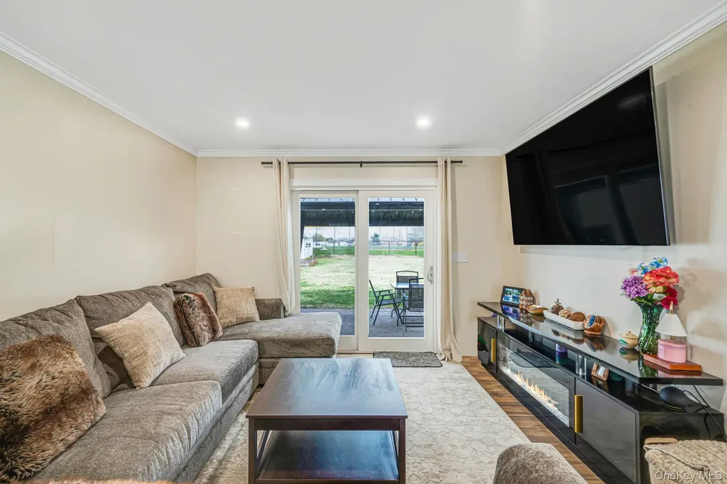 9 Copper Lane Levittown NY 11756