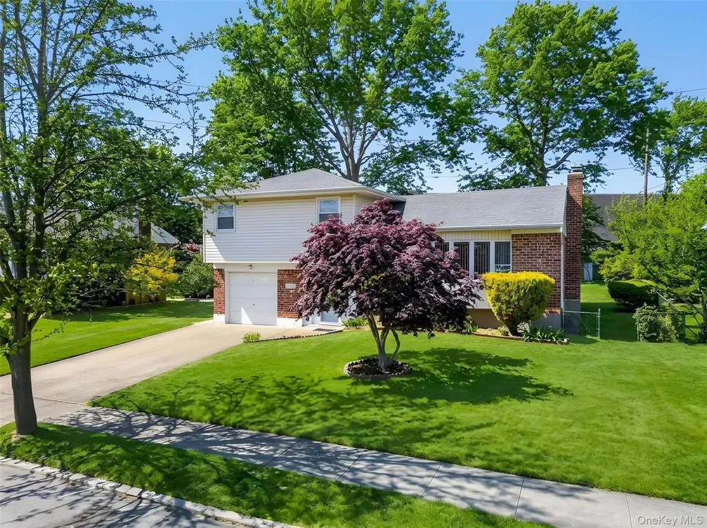 42 Edna Drive Syosset NY 11791