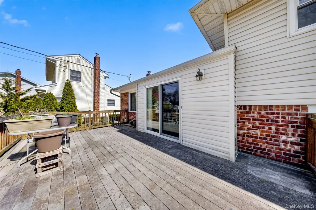 42 Edna Drive Syosset NY 11791