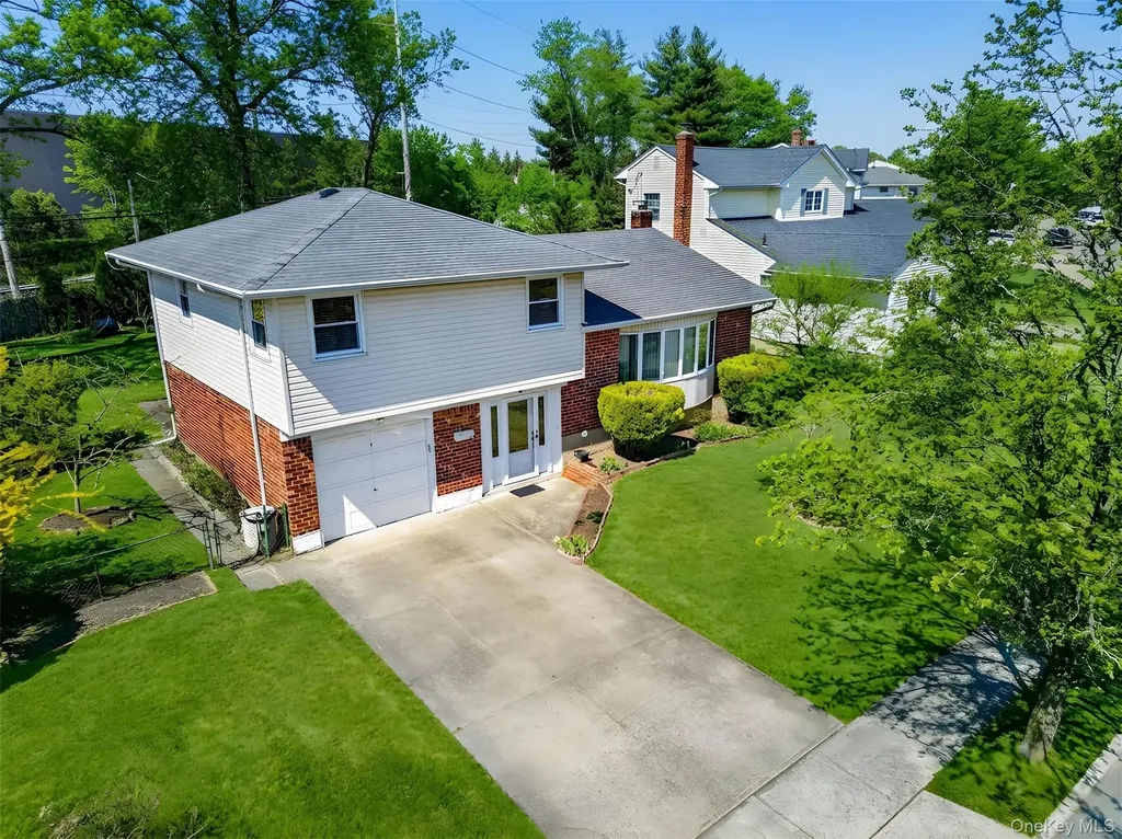 42 Edna Drive Syosset NY 11791
