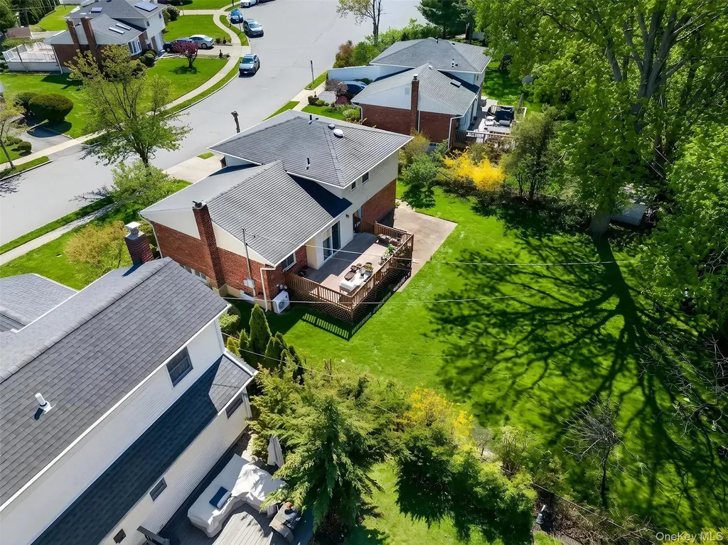 42 Edna Drive Syosset NY 11791