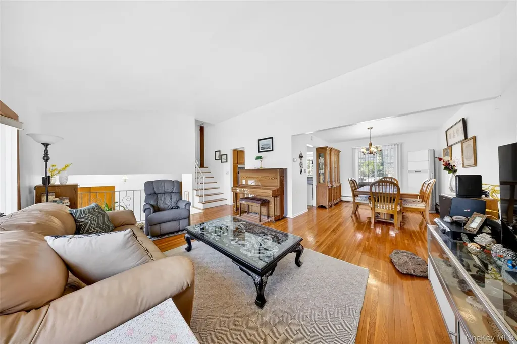 42 Edna Drive Syosset NY 11791