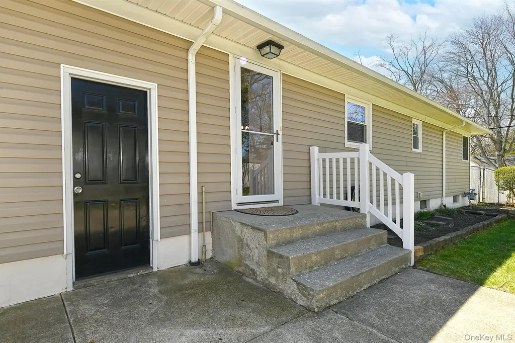 61 Newton Boulevard Ronkonkoma NY 11779