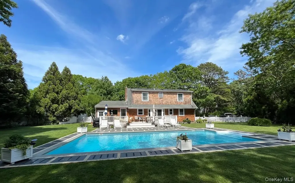 45 Bellows Terrace Hampton Bays NY 11946