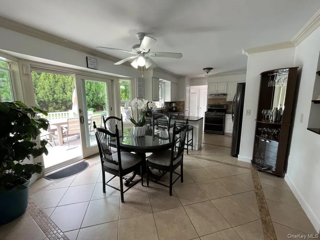 45 Bellows Terrace Hampton Bays NY 11946