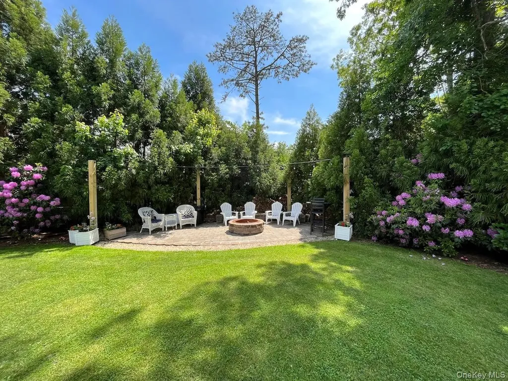 45 Bellows Terrace Hampton Bays NY 11946
