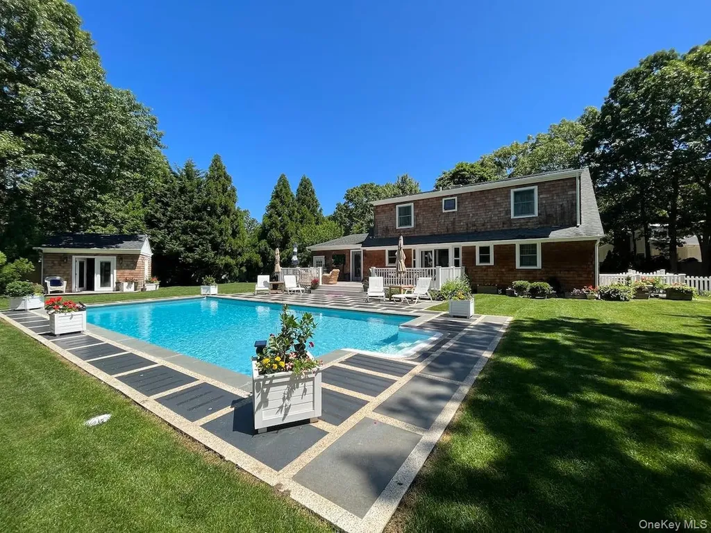 45 Bellows Terrace Hampton Bays NY 11946