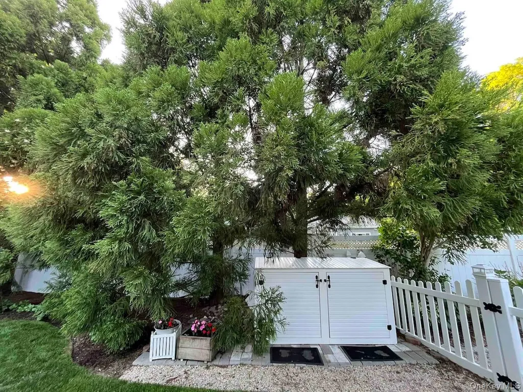 45 Bellows Terrace Hampton Bays NY 11946