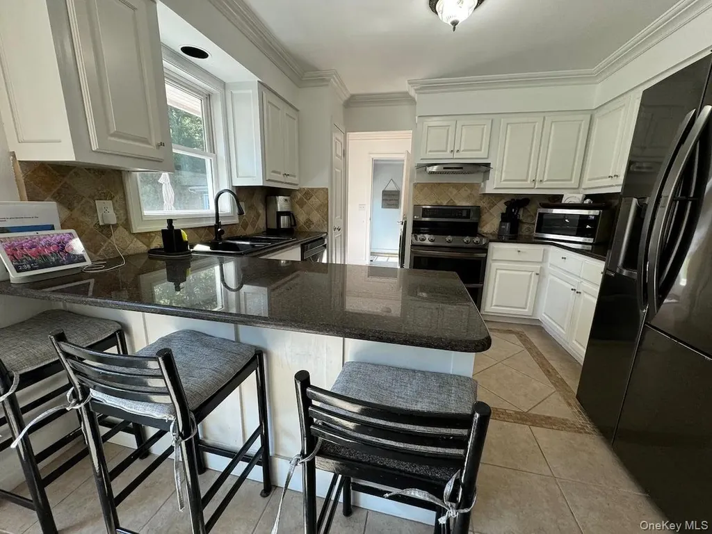 45 Bellows Terrace Hampton Bays NY 11946