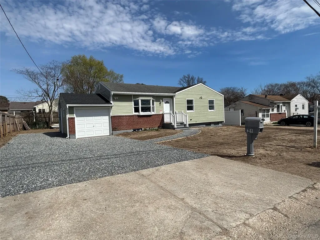 21 Pinetop Drive Central Islip NY 11722