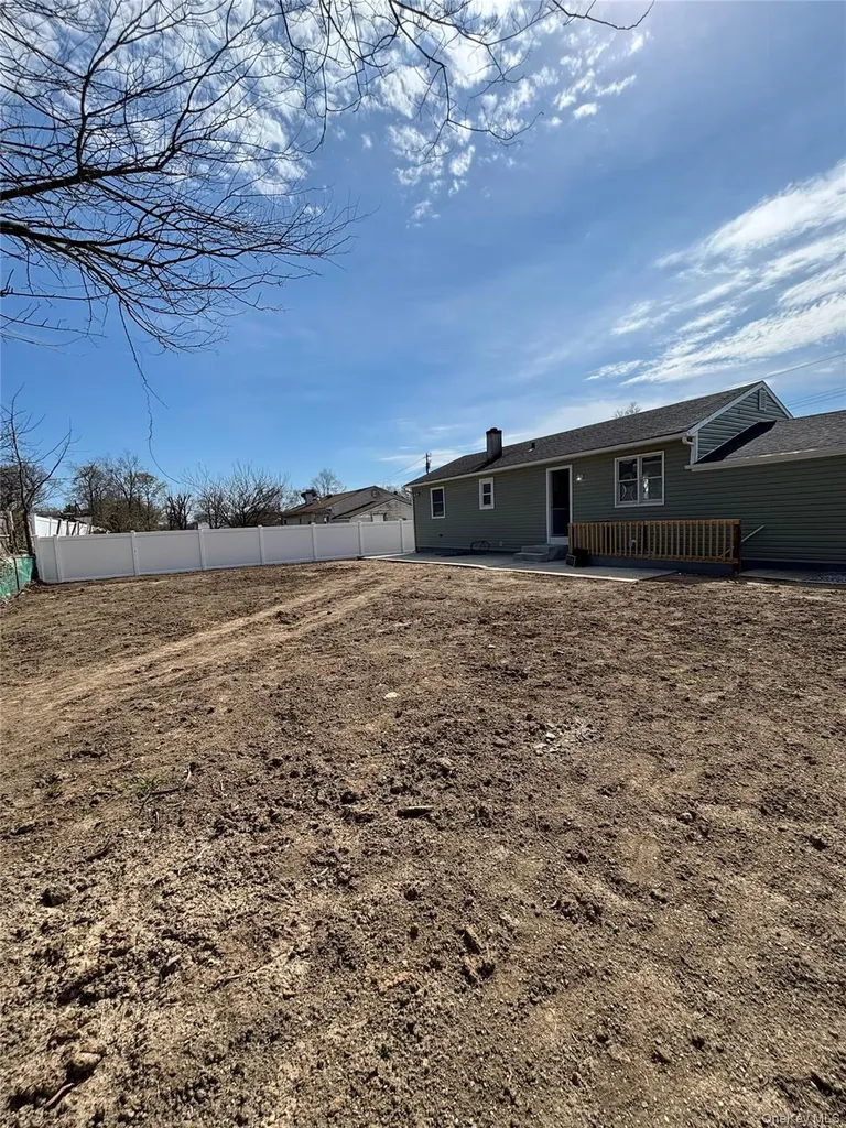 21 Pinetop Drive Central Islip NY 11722