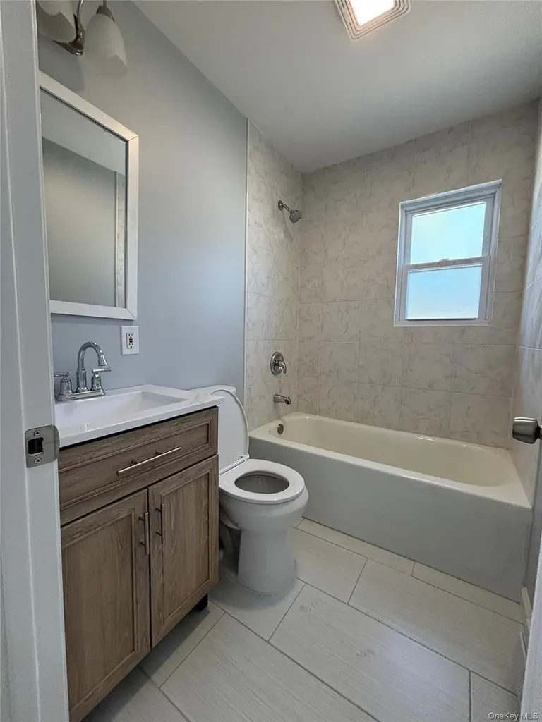 21 Pinetop Drive Central Islip NY 11722
