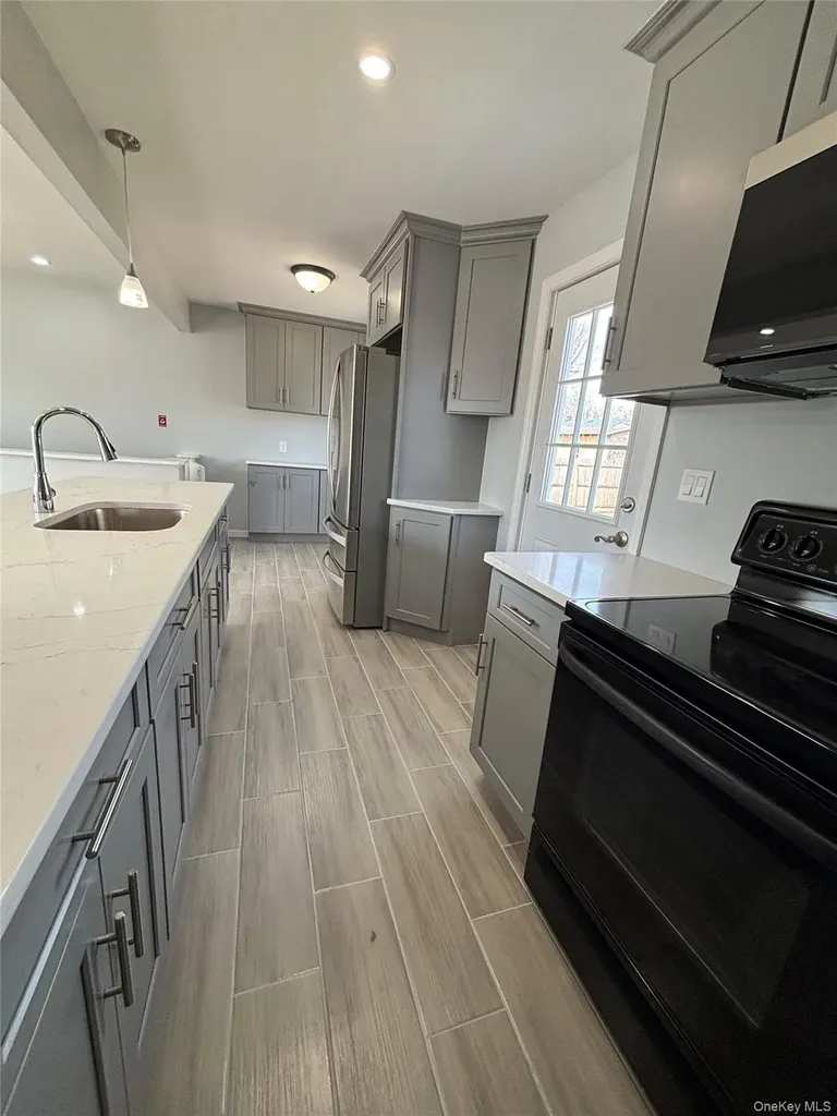 21 Pinetop Drive Central Islip NY 11722