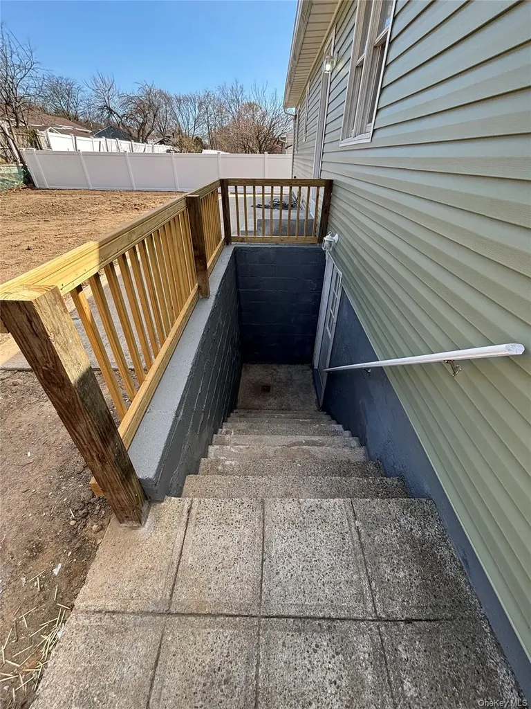21 Pinetop Drive Central Islip NY 11722