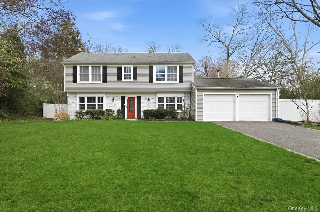 3 Shawmont Lane Stony Brook NY 11790