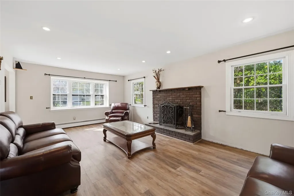 3 Shawmont Lane Stony Brook NY 11790