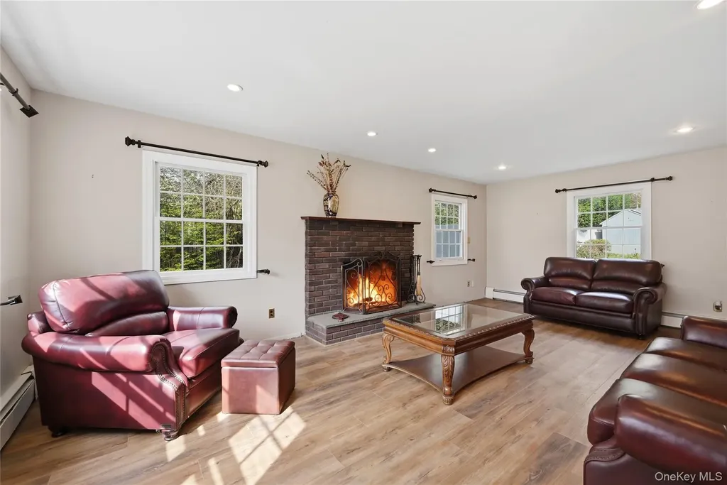 3 Shawmont Lane Stony Brook NY 11790