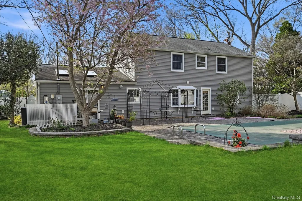 3 Shawmont Lane Stony Brook NY 11790
