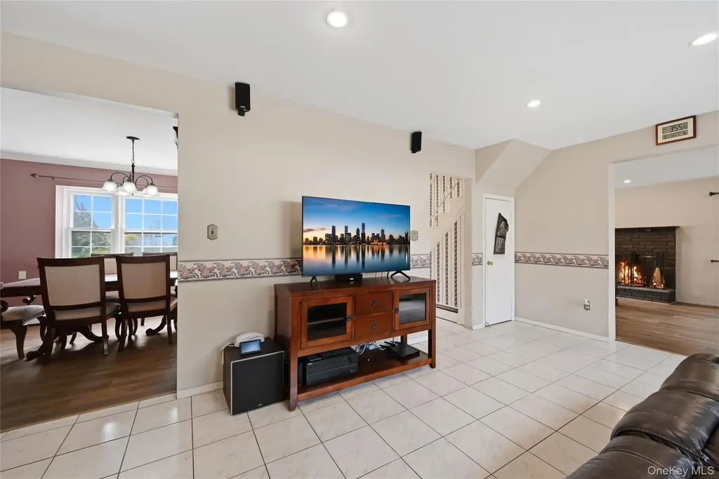 3 Shawmont Lane Stony Brook NY 11790