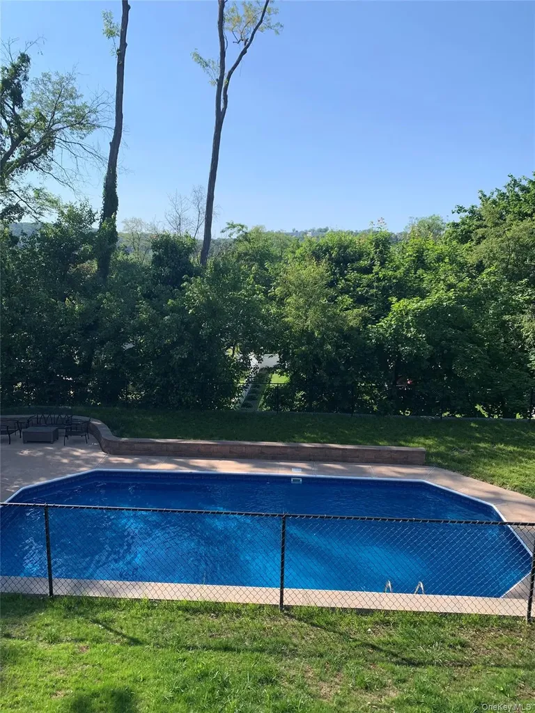 10 Valleyview Road Elmsford NY 10523