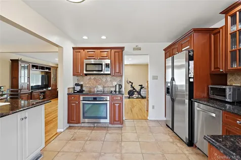 10 Valleyview Road Elmsford NY 10523