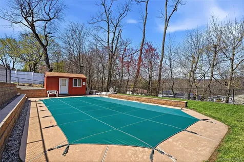 10 Valleyview Road Elmsford NY 10523