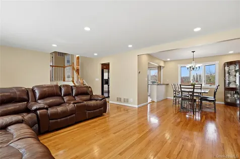 10 Valleyview Road Elmsford NY 10523
