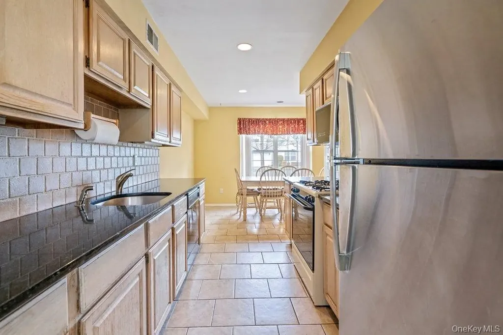 62 Mystic Circle Bay Shore NY 11706