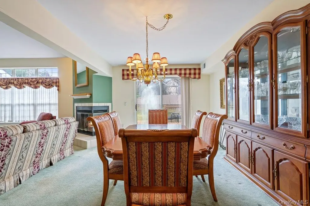 62 Mystic Circle Bay Shore NY 11706