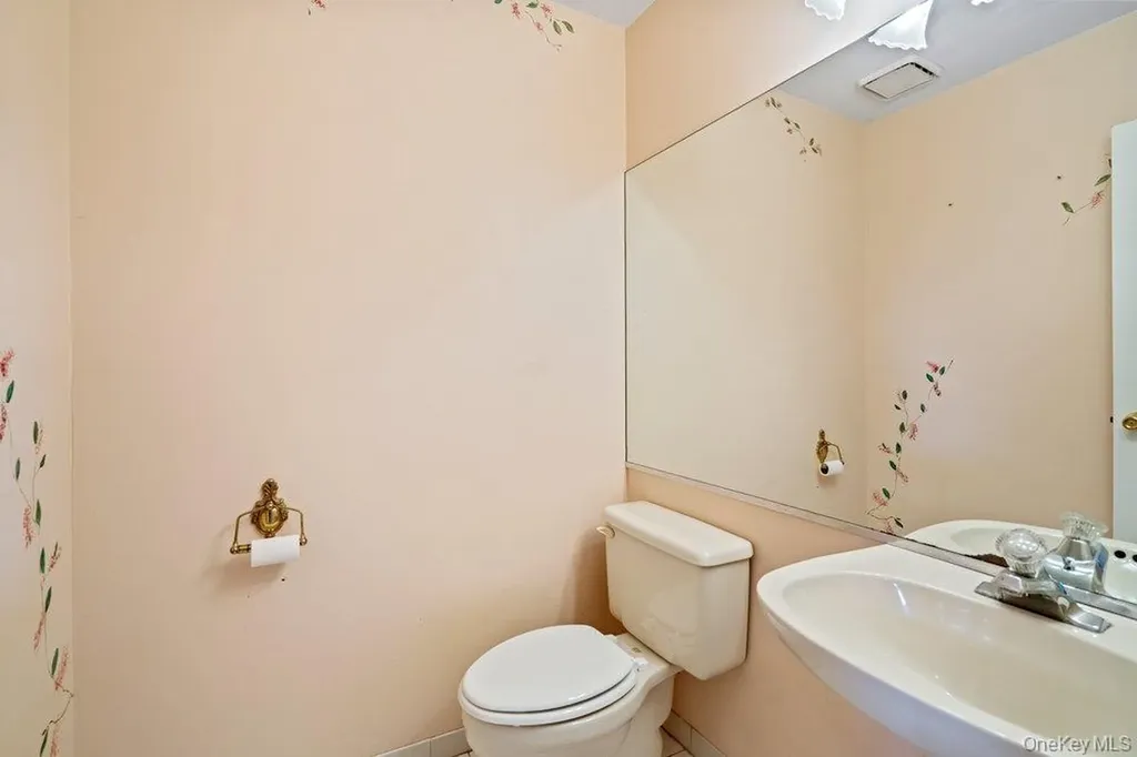 62 Mystic Circle Bay Shore NY 11706