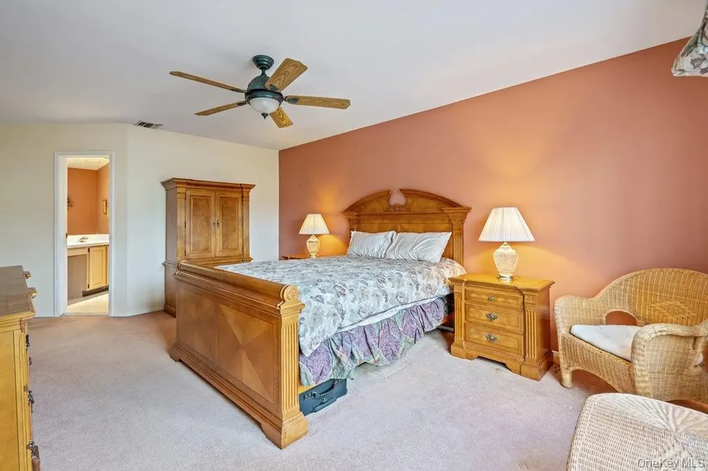 62 Mystic Circle Bay Shore NY 11706