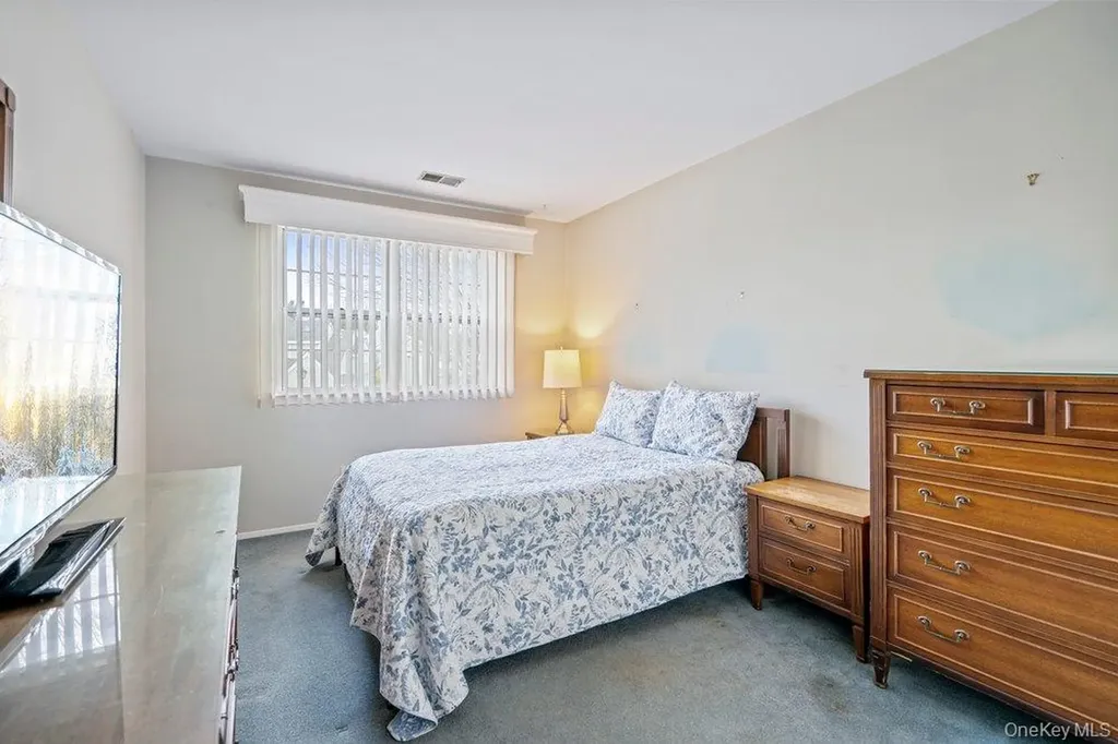 62 Mystic Circle Bay Shore NY 11706