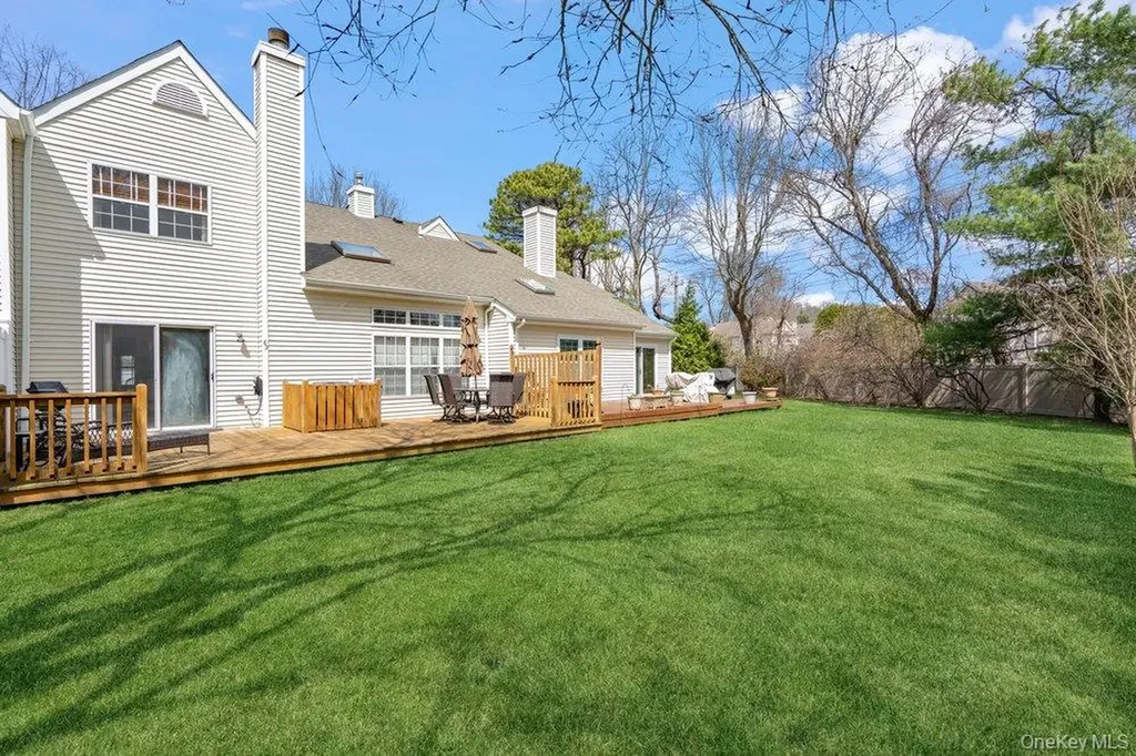 62 Mystic Circle Bay Shore NY 11706