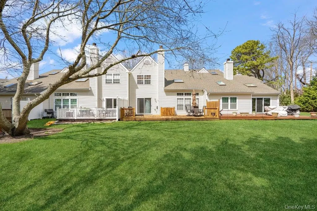 62 Mystic Circle Bay Shore NY 11706