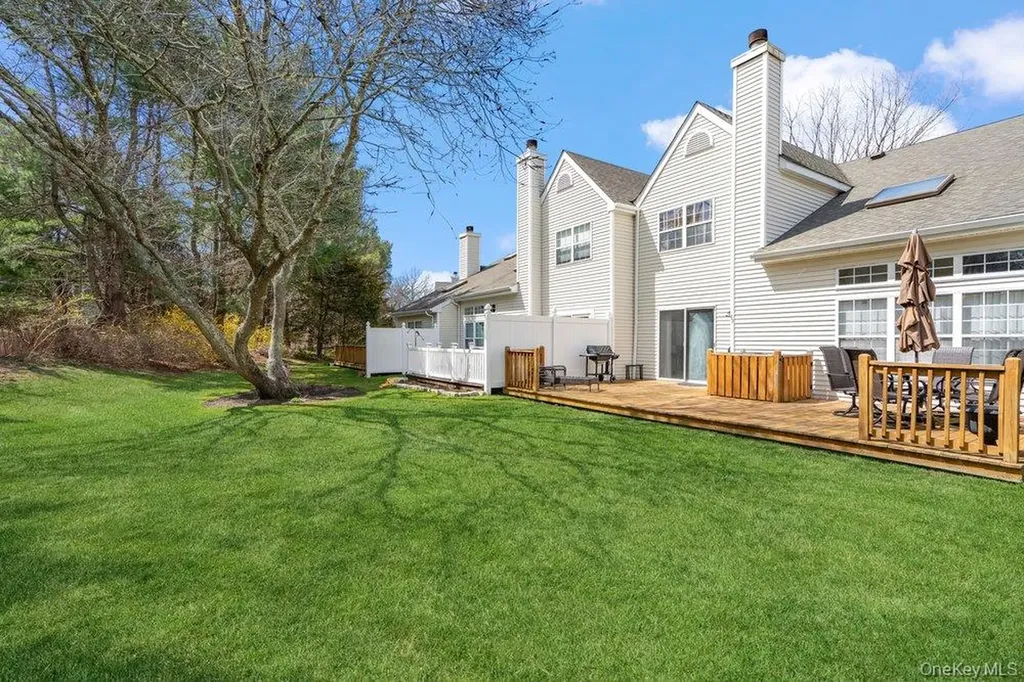 62 Mystic Circle Bay Shore NY 11706